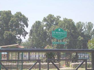 Houseboat Water Palace, Srinagar 1
